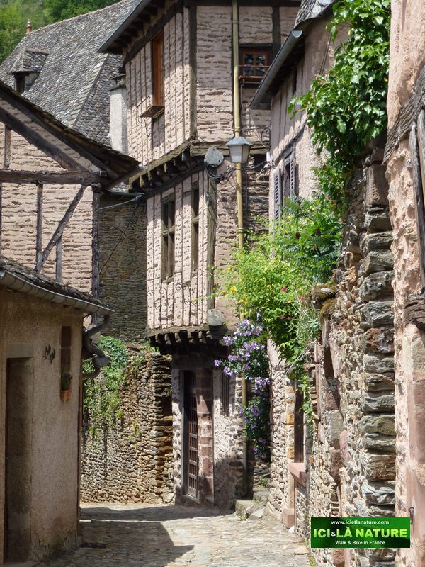 11-old-street-camino-conques