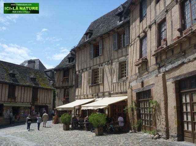 21-conques_cathedral-place