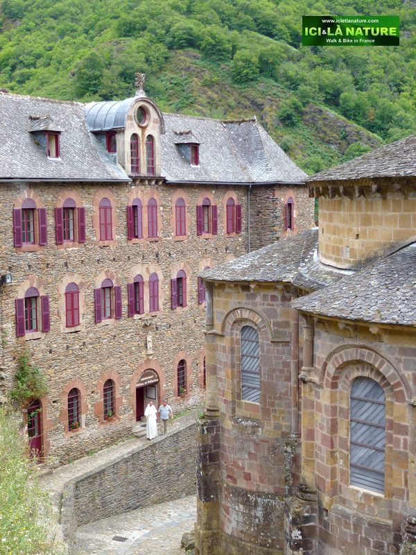 25-walking-the-way-on-french-camino-conques