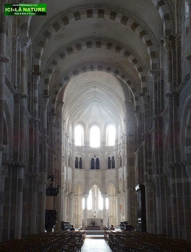 60-basilica vezelay nave