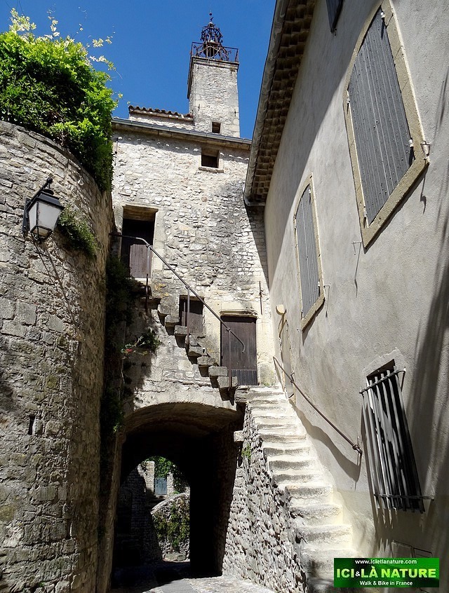 12-medieval village provence vaison la romaine