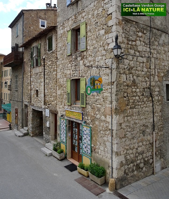 51-provence alps streets village