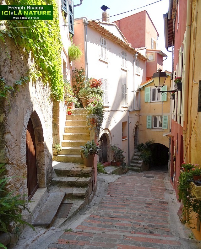 08-old street provence riviera